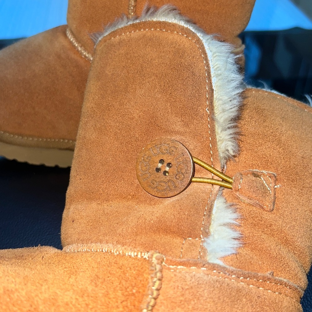 UGG Bailey Button II Tan Boots, chestnut, size 8, slightly used. - Picture 10 of 12